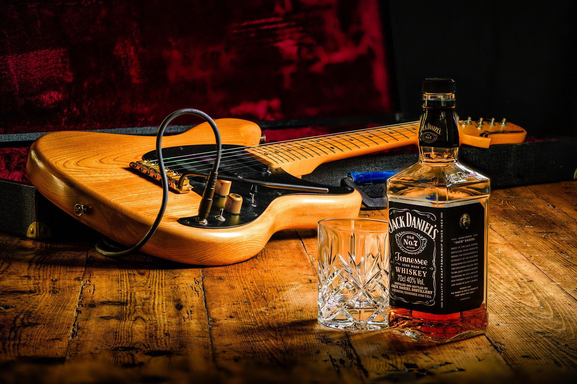 USA_redneck states_whisky-electric-guitar-7815027_1920